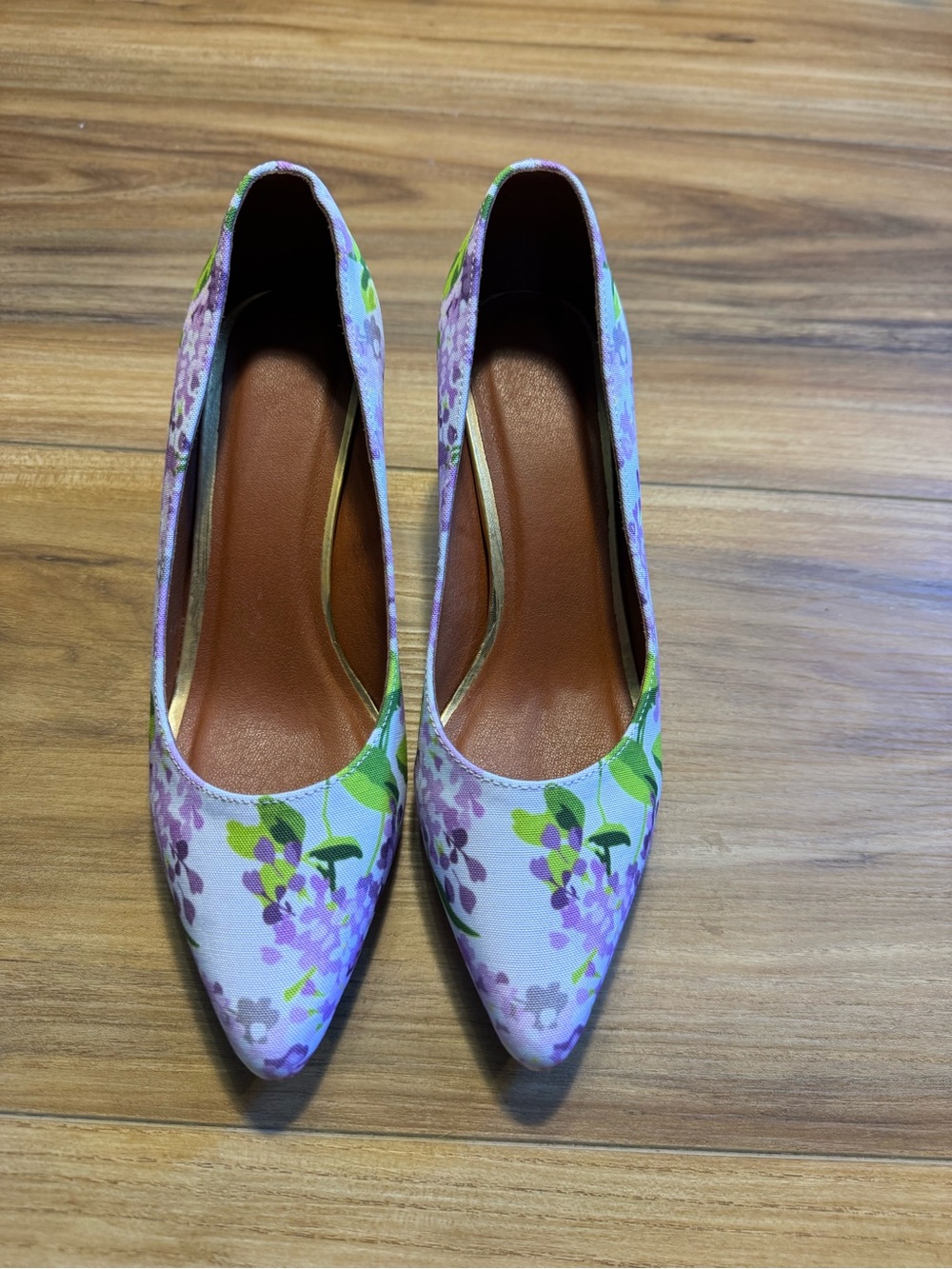 Floral Pointed-Toe Heels in Lavender and Green - Picture 2 of 9